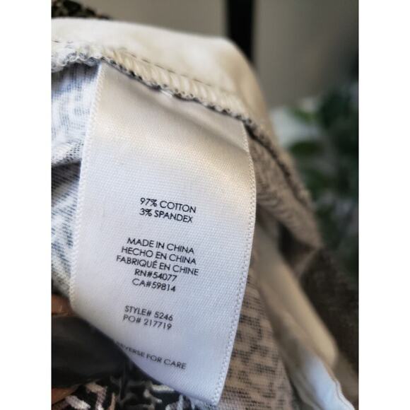 CAbi Chino Shorts Womens 0 Black White Geo Print Stretch Flat Front High Rise - Picture 6 of 12